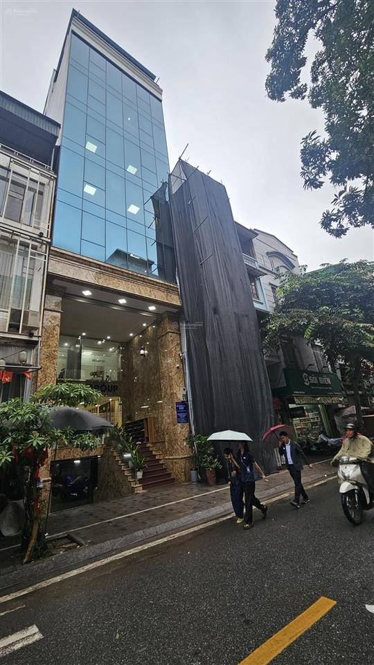 Bán nhà mặt phố quận cầu giấy 130m tòa văn phòng 9 tầng, thông sàn dòng tiền 150tr/th. giá 676tr/m