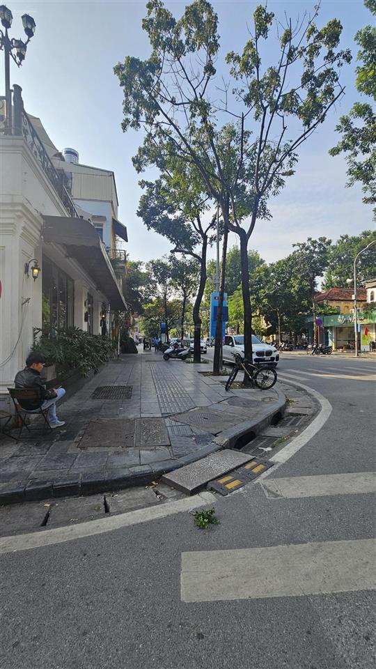 Cần bán biệt thự phố nguyễn du 416m nhà 1 sổ 1 chủ, vị trí lô góc 2 mặt tiền cực đẹp bán 420 tỷ
