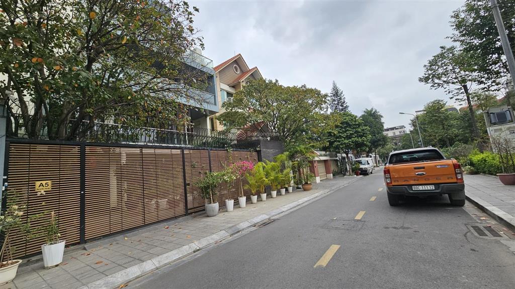 Bán biệt thự yên hòa cầu giấy 200m² khu cán bộ lão thành hơn 400tr/m, vip ở sướng nhiều cây xanh