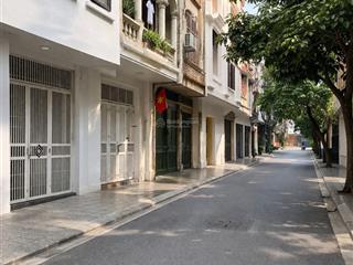 Cực phẩm phân lô 55m2 tại lạc trung. thông các ngả, ô tô tránh, vỉa hè cây xanh. dân cư văn minh
