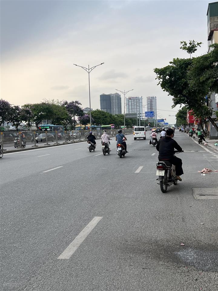 Bán nhà riêng 42m2 đường giải phóng. ngõ cực rộng, ô tô dừng đỗ, rất gần phố. chủ thiện chí
