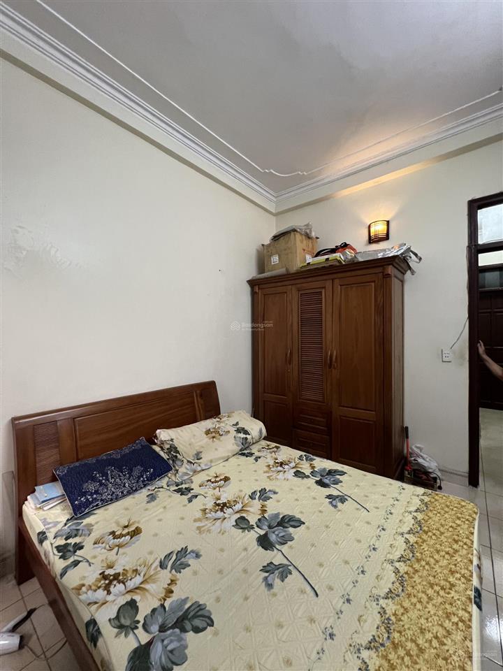Bán nhà riêng 42m2 đường giải phóng. ngõ cực rộng, ô tô dừng đỗ, rất gần phố. chủ thiện chí