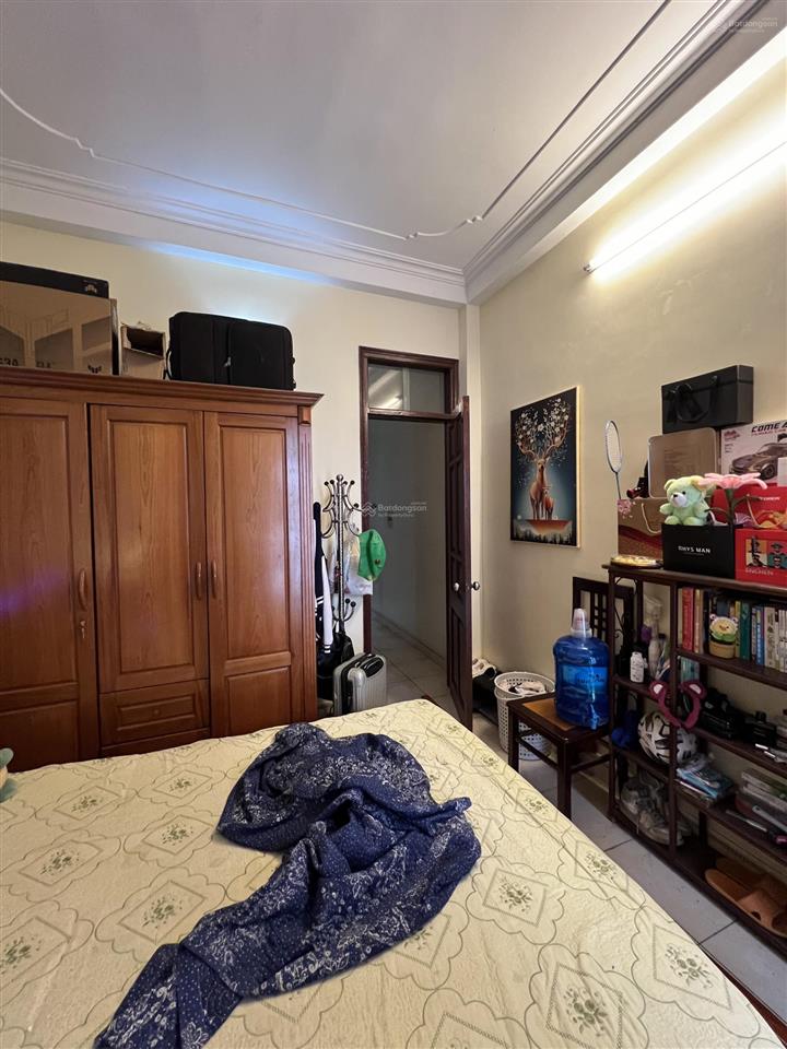 Bán nhà riêng 42m2 đường giải phóng. ngõ cực rộng, ô tô dừng đỗ, rất gần phố. chủ thiện chí