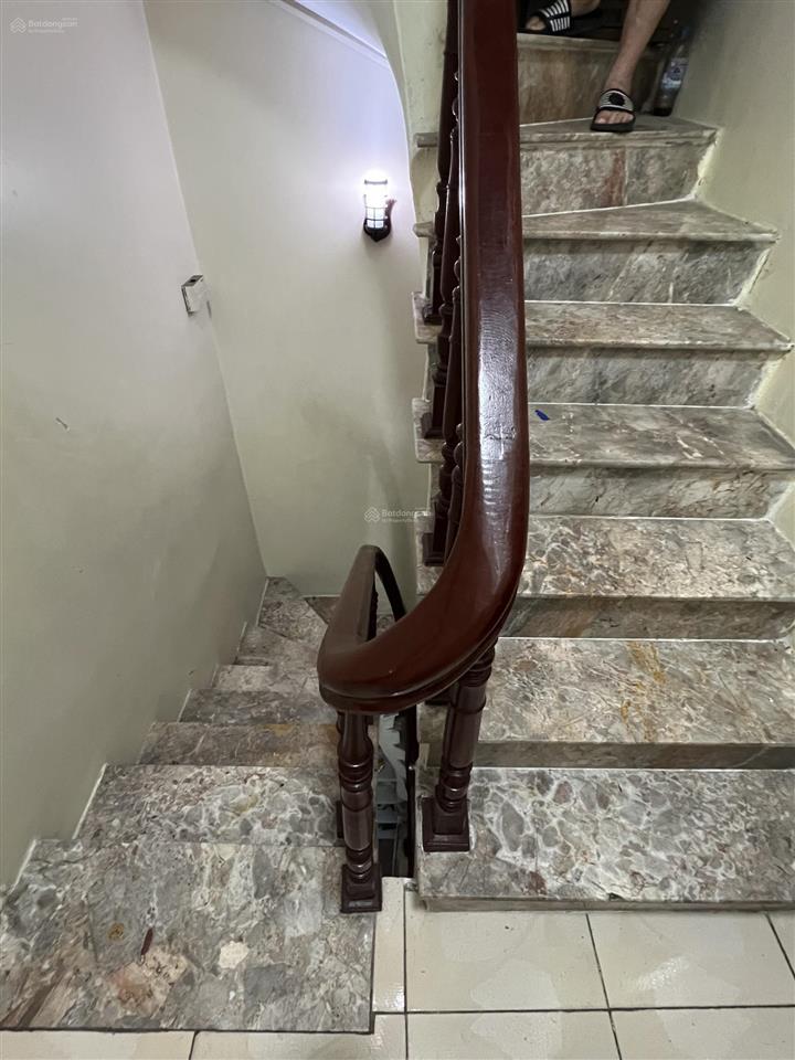 Bán nhà riêng 42m2 đường giải phóng. ngõ cực rộng, ô tô dừng đỗ, rất gần phố. chủ thiện chí