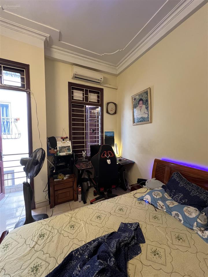 Bán nhà riêng 42m2 đường giải phóng. ngõ cực rộng, ô tô dừng đỗ, rất gần phố. chủ thiện chí