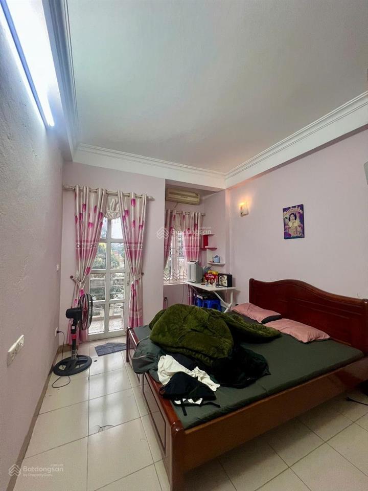 Bán nhà mặt phố vĩnh hưng, 53,5m2 vỉa hè rộng, giao thông thuận tiện, kd nhộn nhịp