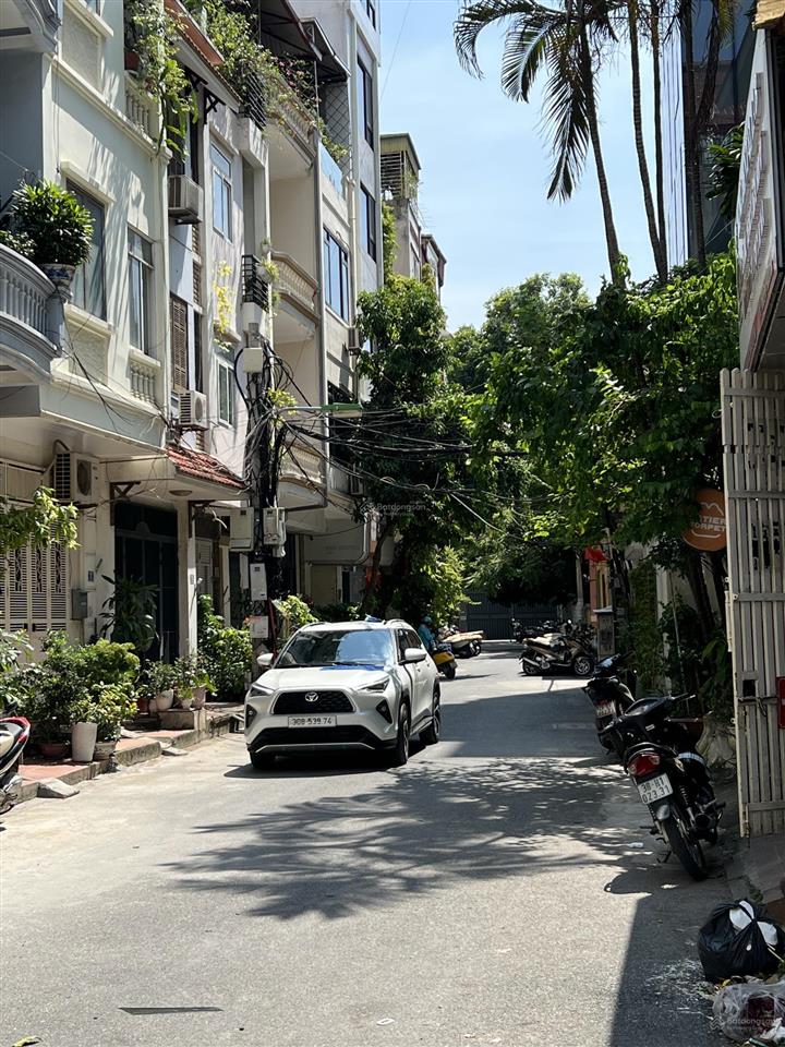 Bán nhà khu vực phân lô, 2 mặt ngõ đường lê trọng tấn. 58m2, ô tô đỗ cửa, vào nhà. gần phố.