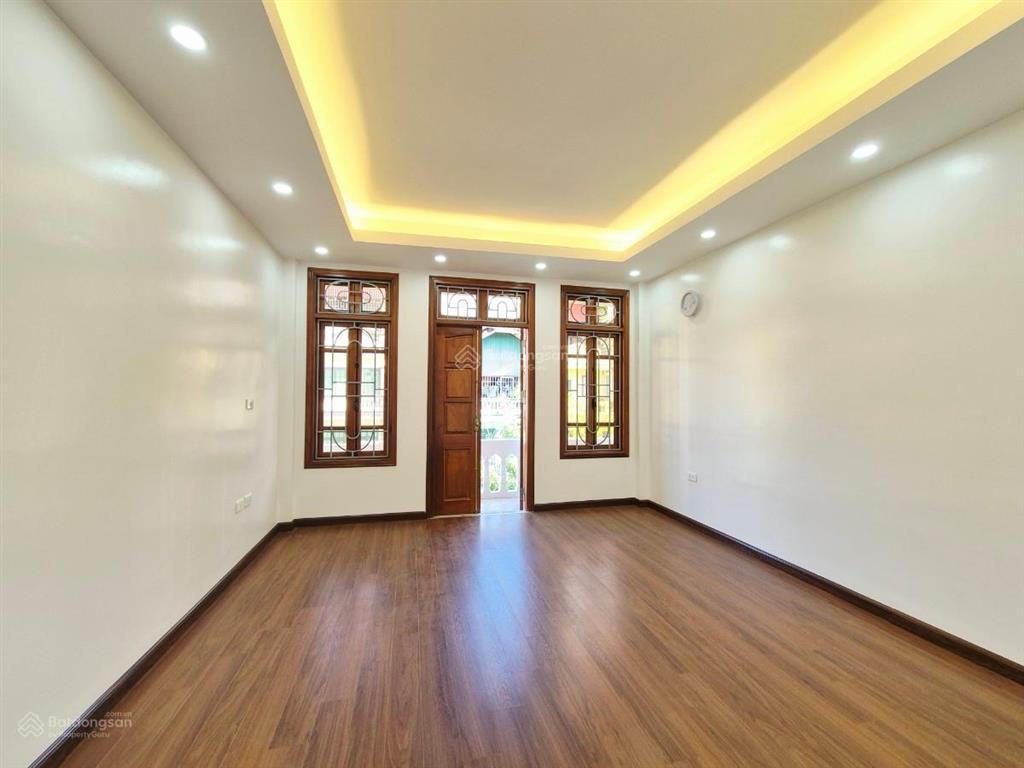 Nhà phân lô, ô tô chạy vòng quanh, vỉa hè rộng, đường nguyễn cảnh dị, 54m2, gần phố, vừa ở vừa kd