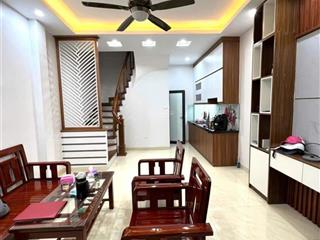 Cần cho thuê nhà riêng trần duy hưng, cầu giấy,gần phố 5 tầng full đồ mới đẹp 15 triệu/tháng