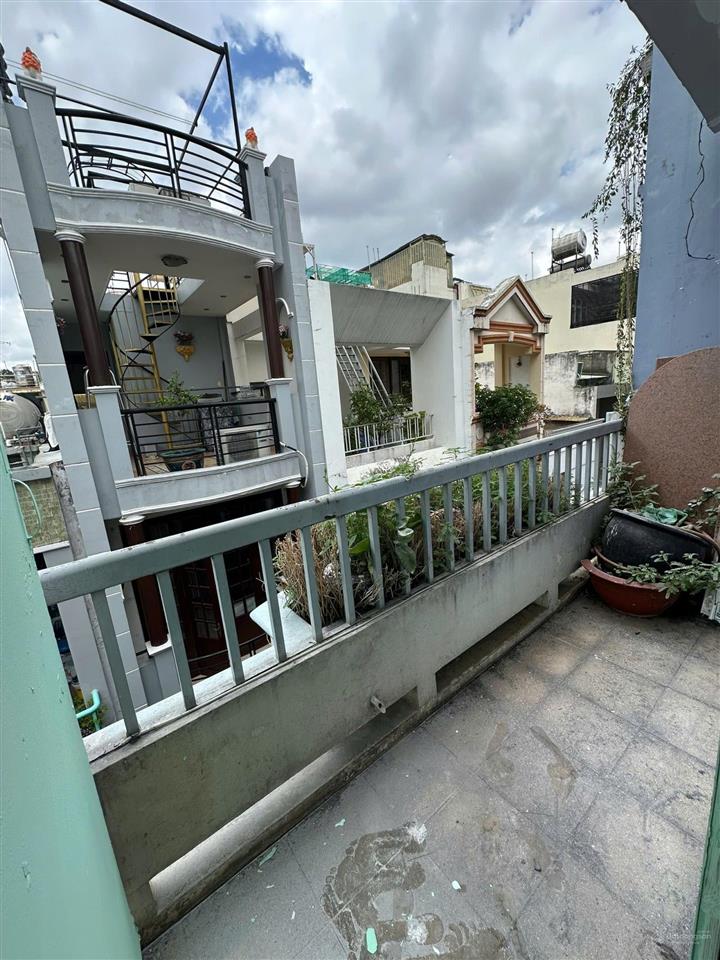 Cho thuê phòng q3. mới keng. tầng trệt. tolet riêng kệ bếp 2,6tr