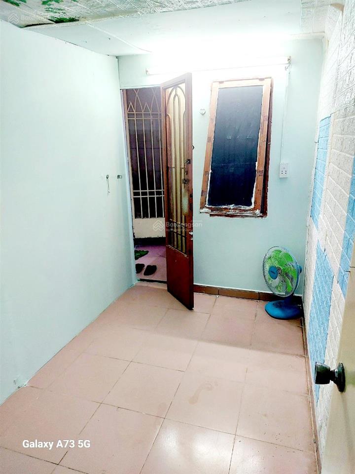 Cho thuê phòng q. 10, nội thất máy lạnh ban công. 2tr1