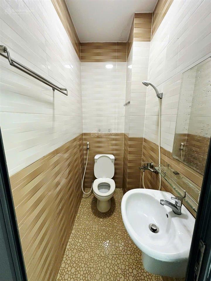 Cho thuê phòng q10. rộng rãi. cửa sổ ban công. mới xây. từ 2tr800