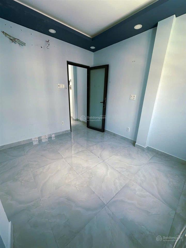 Cho thuê phòng q10. rộng rãi. cửa sổ ban công. mới xây. từ 2tr800