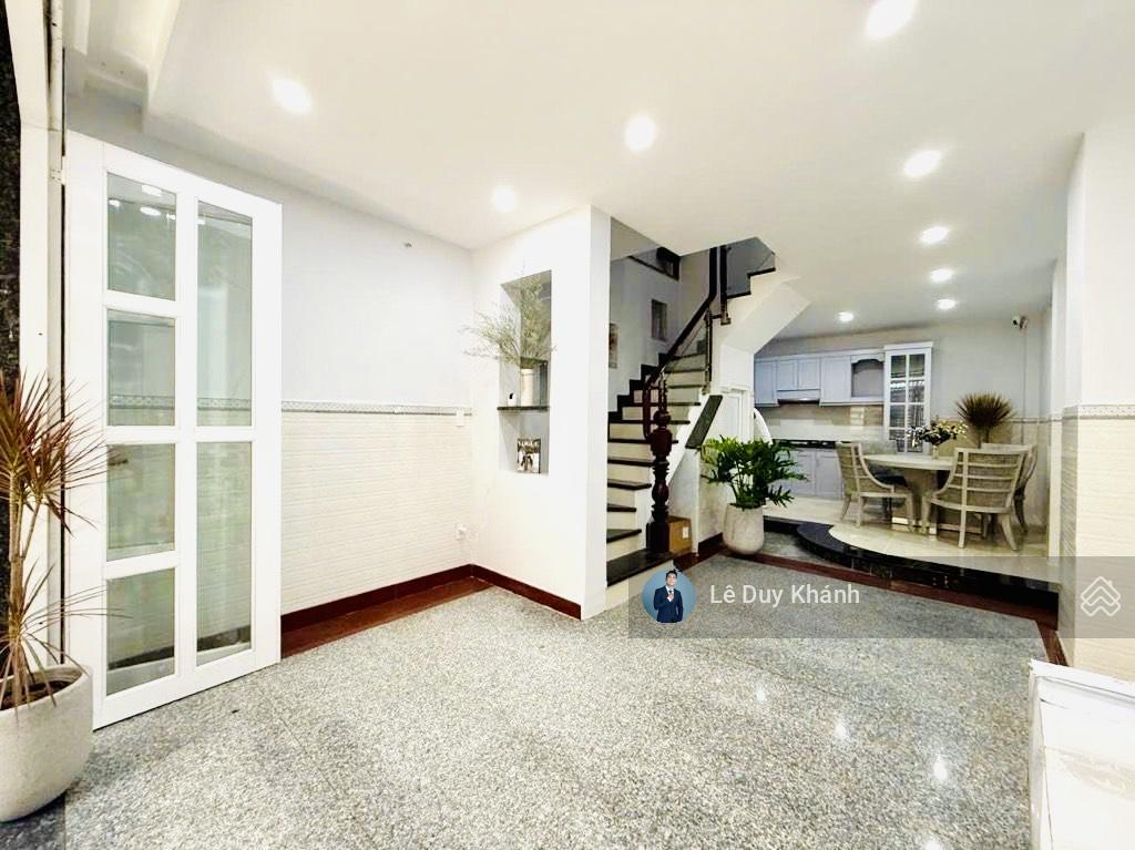 Gấp định cư  bán nhanh nhà 3 tầng 62m2  mặt tiền cô bắc giáp cầu kiệu q. 1