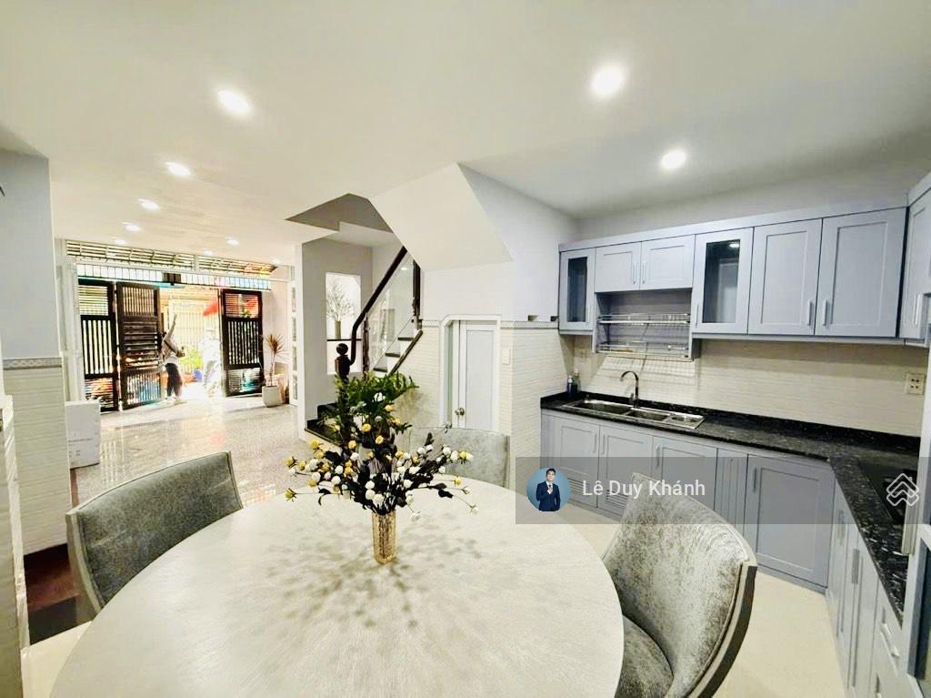 Gấp định cư  bán nhanh nhà 3 tầng 62m2  mặt tiền cô bắc giáp cầu kiệu q. 1