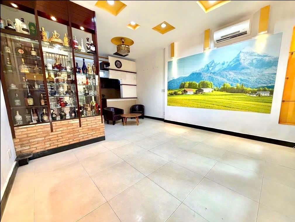 Gấp định cư "14 tỷ giảm về 12.4 tỷ"  bán nhanh nhà 5 tẩng 70m2 (5.6m x 12m)  mặt tiền chu văn an