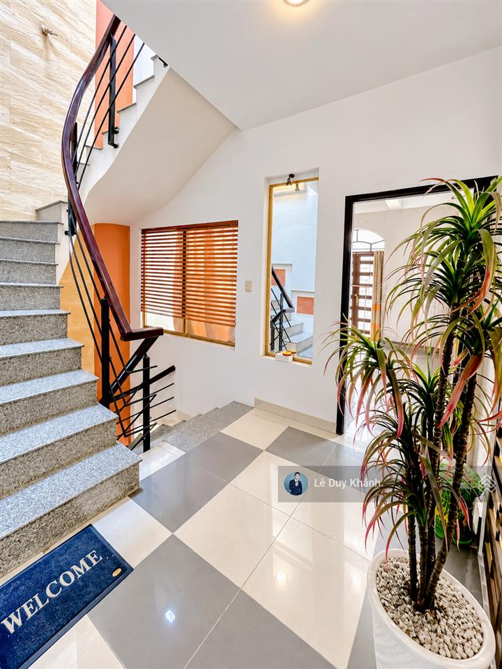Gấp định cư "13 tỷ giảm về 10,39 tỷ"  bán nhanh nhà 4 tầng (4,2m x 22m)  lô góc ngay đh hồng bàng