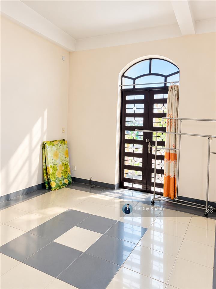 Gấp định cư "13 tỷ giảm về 10,39 tỷ"  bán nhanh nhà 4 tầng (4,2m x 22m)  lô góc ngay đh hồng bàng