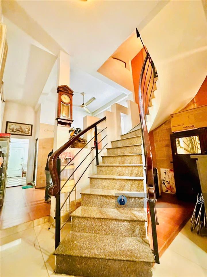 Gấp bán 13 tỷ giảm về 10,4 tỷ  bán nhanh nhà 4 tầng (4,2m x 22m)  lô góc ngay đh hồng bàng