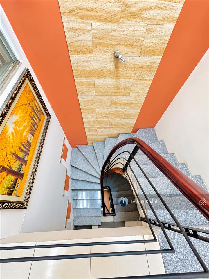 Gấp định cư "13 tỷ giảm về 10,39 tỷ"  bán nhanh nhà 4 tầng (4,2m x 22m)  lô góc ngay đh hồng bàng