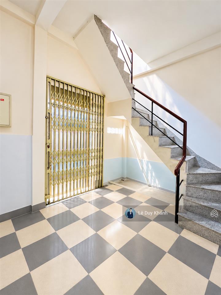 Gấp định cư "13 tỷ giảm về 10,39 tỷ"  bán nhanh nhà 4 tầng (4,2m x 22m)  lô góc ngay đh hồng bàng
