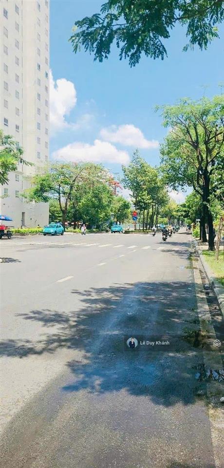 Gấp bán 50 tỷ giảm sâu về 39 tỷ (chỉ 71tr/m2)  bán nhanh lô đất đẹp ngay coopmart chu văn an