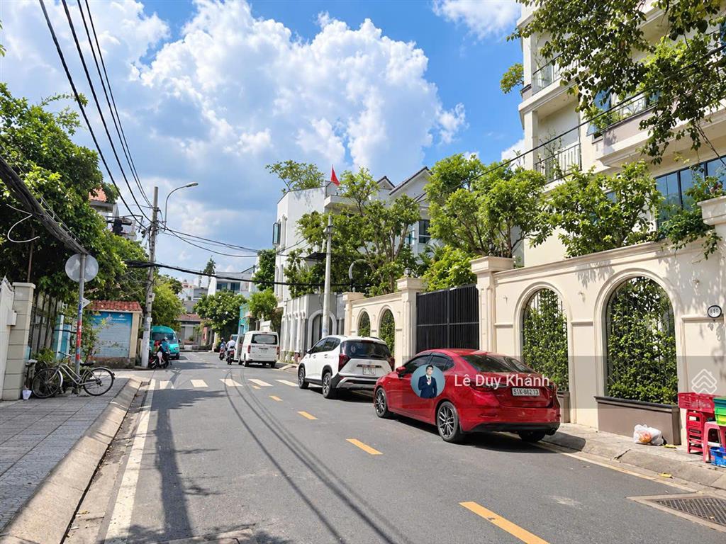 Bán đất tặng nhà 2 tầng 60m2 ngang đẹp 5m  hẻm xe hơi ngủ trong nhà khu vip lam sơn