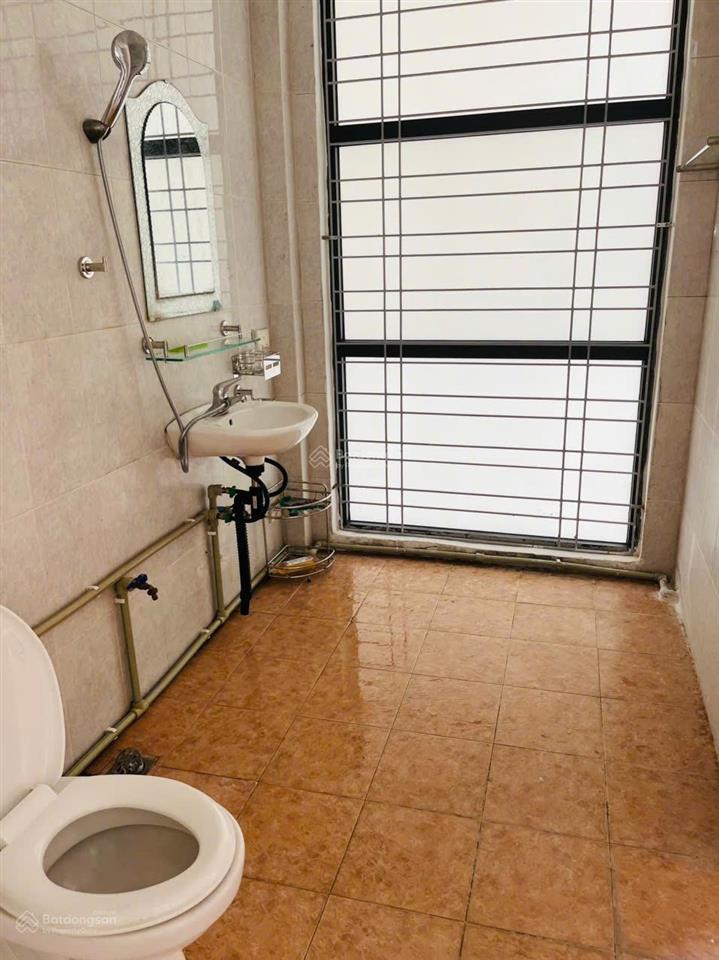 Chính chủ cần cho thuê nhà 4 tầng số 130 ngõ 173 hoàng hoa thám ba đình giá chỉ 10tr 1 tháng
