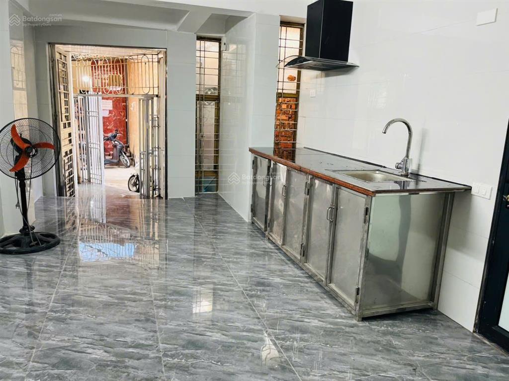 Chính chủ cần cho thuê nhà 4 tầng số 130 ngõ 173 hoàng hoa thám ba đình giá chỉ 10tr 1 tháng