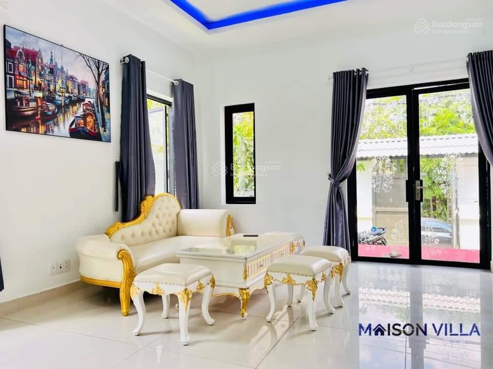 Cho thuê nguyên căn biệt thự có hồ bơi  tại kdc làng đại học abc  giá 40tr/tháng