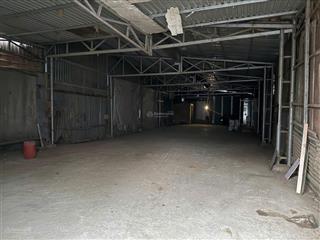 Cho thuê kho  đường lê văn lương  phước kiển  nb  dt 240m2 giá  13tr / tháng. hđ dài hạn