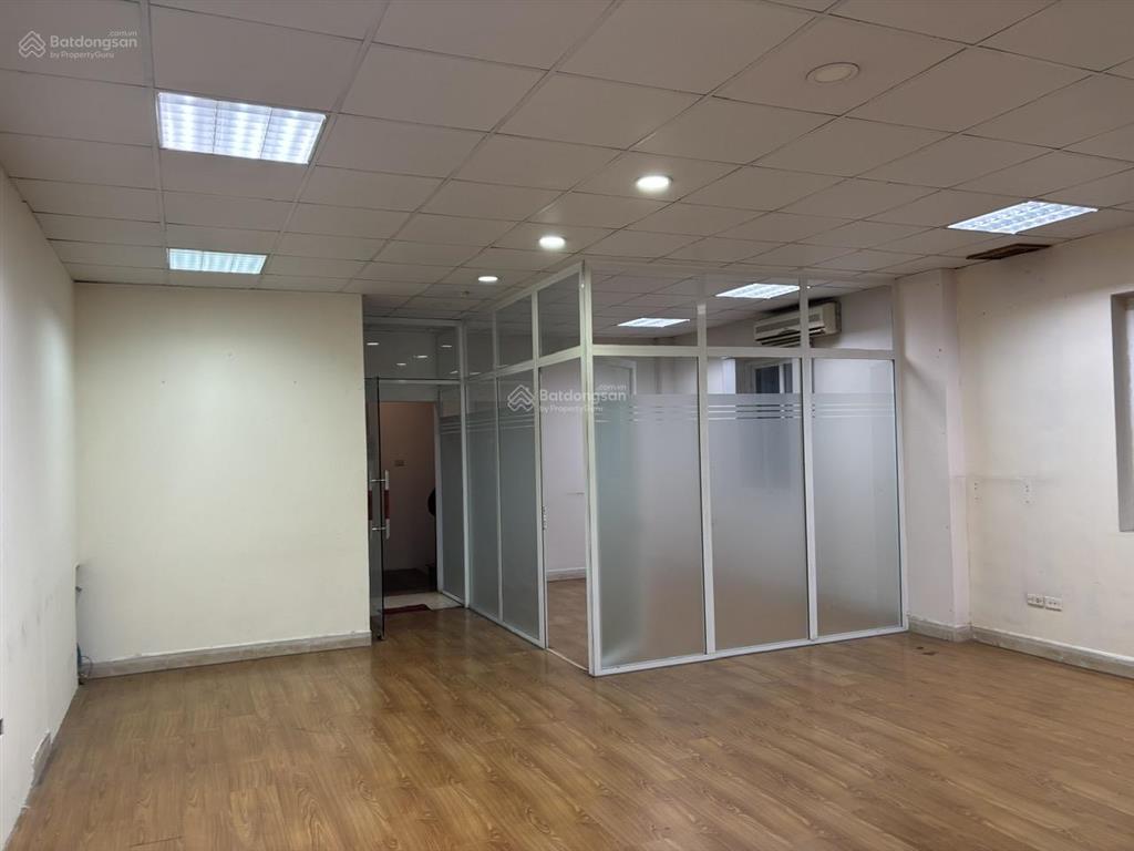 Cho thuê văn phòng chuyên nghiệp tầng 3, mặt phố xã đàn, đống đa