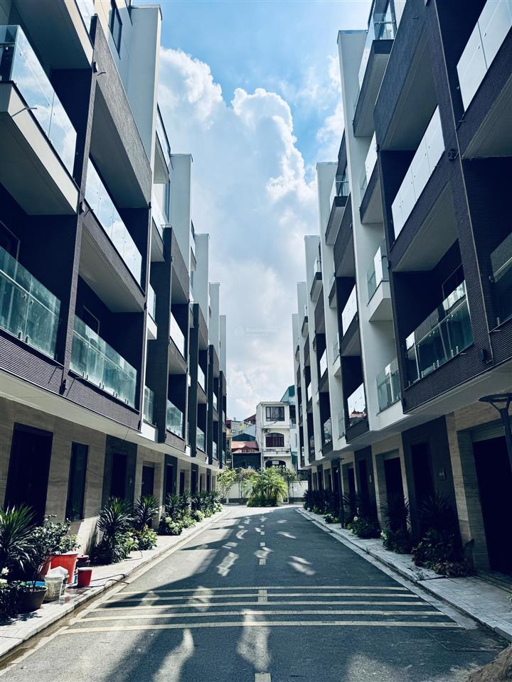 Chính chủ cần bán căn nhà phố hd mon long biên  mặt tiền ngang 8m
