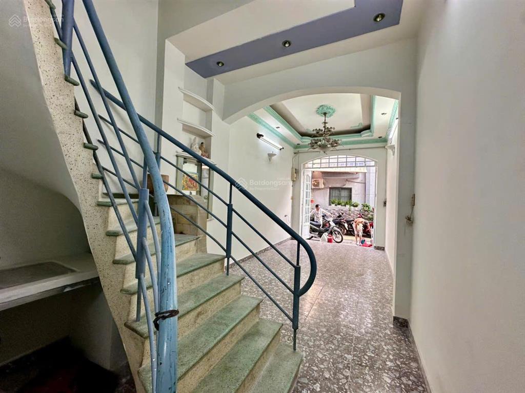 Chính chủ cho thuê nguyên căn xe hơi