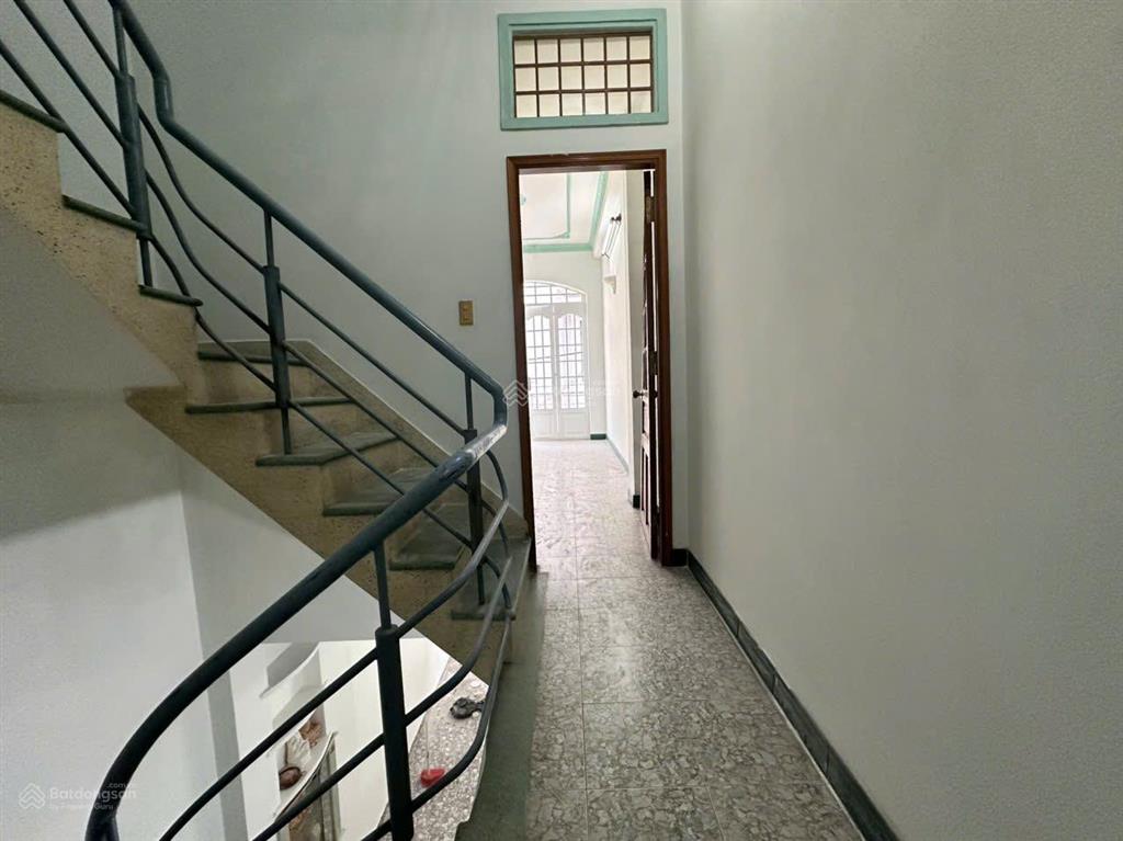 Chính chủ cho thuê nguyên căn xe hơi