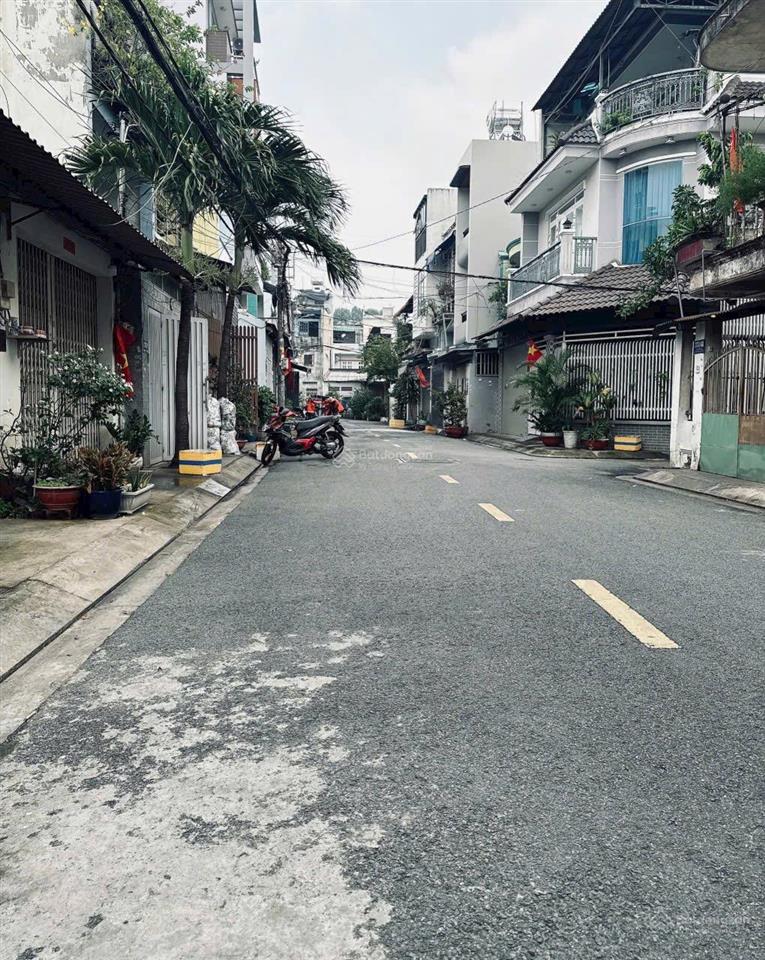 Hẻm nhựa 8m thoại ngọc hầu, phú thạnh, tân phú 4x27m nhà cấp 4 mới có 3 phòng ngủ giá 9.5 tỷ tl