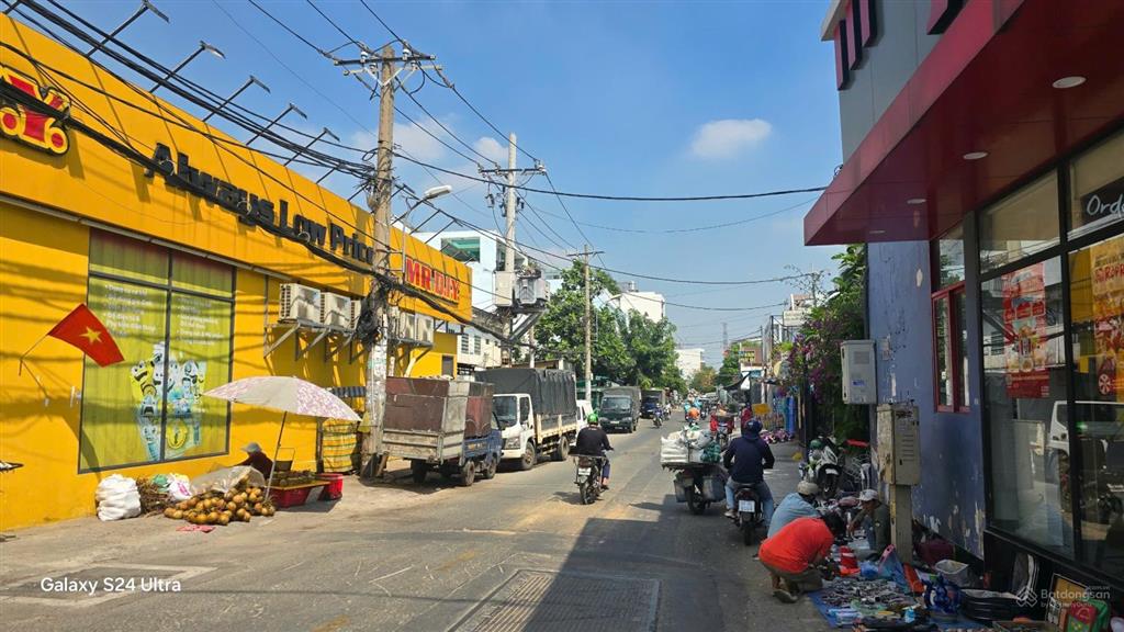 Nhà mtkd đs 14 cách mtkd đường lê văn quới 30m
bình tân . 8 x 25 . giá 18.5 tỷ tl