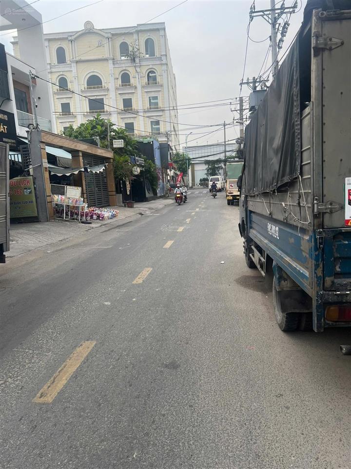 Nhà mtkd đs 14 cách mtkd đường lê văn quới 30m
bình tân . 8 x 25 . giá 18.5 tỷ tl