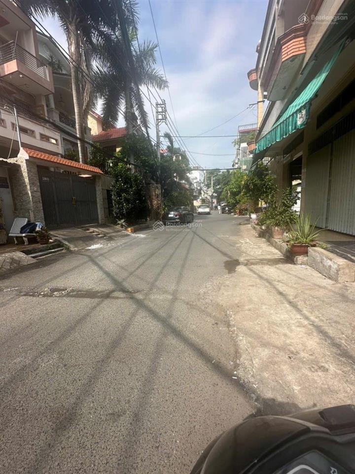 1/ lũy bán bích thông khu adc phú thạnh tân phú . 4 x 17.5 . giá 8.8 tỷ . góc siêu thoáng