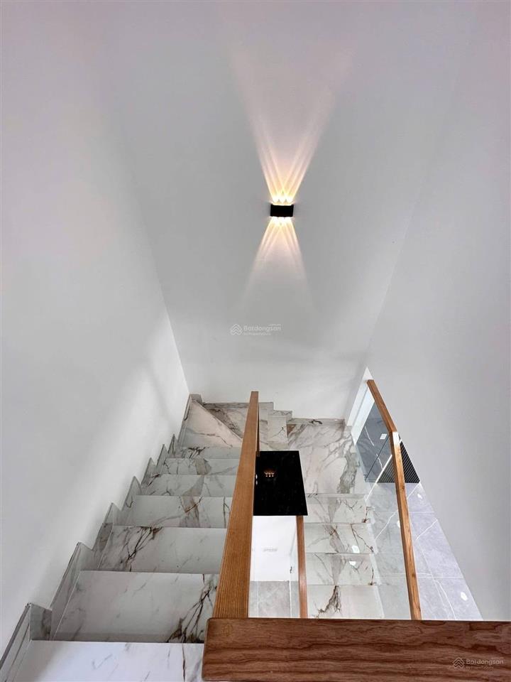 Bán nhà góc 2 mặt tiền ngay chợ kinh doanh đỉnh, đs12, bhh bình tân, 5m x 14m, giá 6,tỷ tl