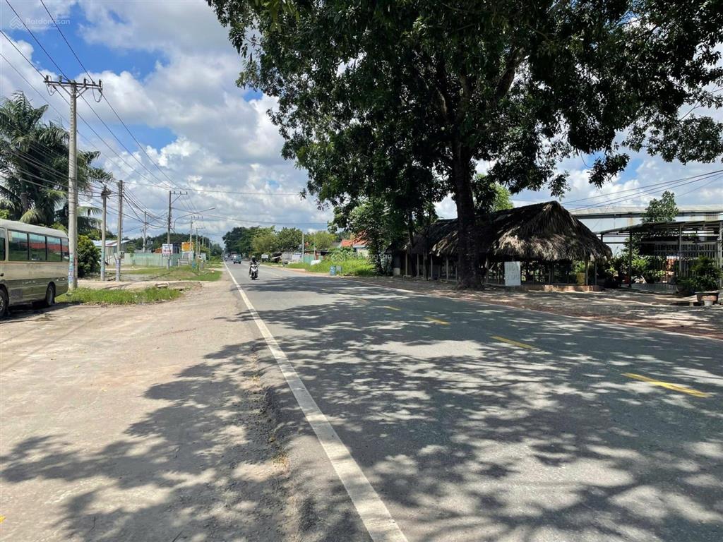 Giá tốt thị trường 10m ngay mặt tiền đt 742 đang họp dân đền bù giải tỏa mở rộng đường lên 32m