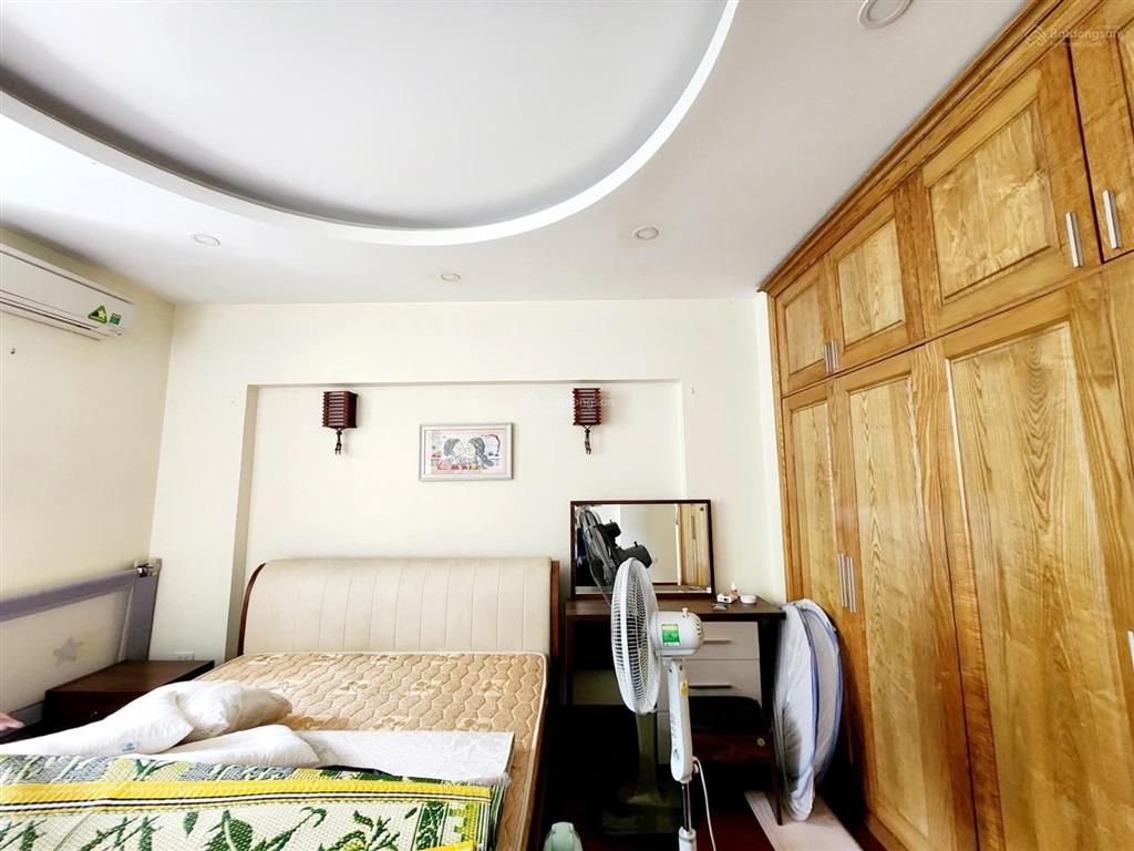 Chính chủ gửi bán liền kề văn phú  ngay công viên, dt 95m2  5 tầng, vị trí đắc địa, hiếm bán