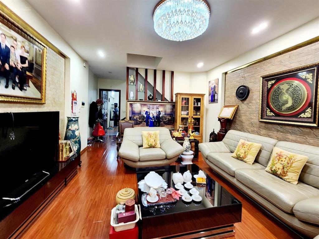 Chính chủ gửi bán liền kề văn phú  ngay công viên, dt 95m2  5 tầng, vị trí đắc địa, hiếm bán