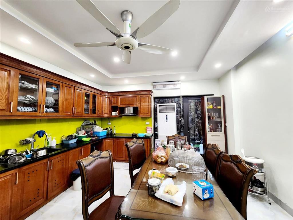 Chính chủ gửi bán liền kề văn phú  ngay công viên, dt 95m2  5 tầng, vị trí đắc địa, hiếm bán