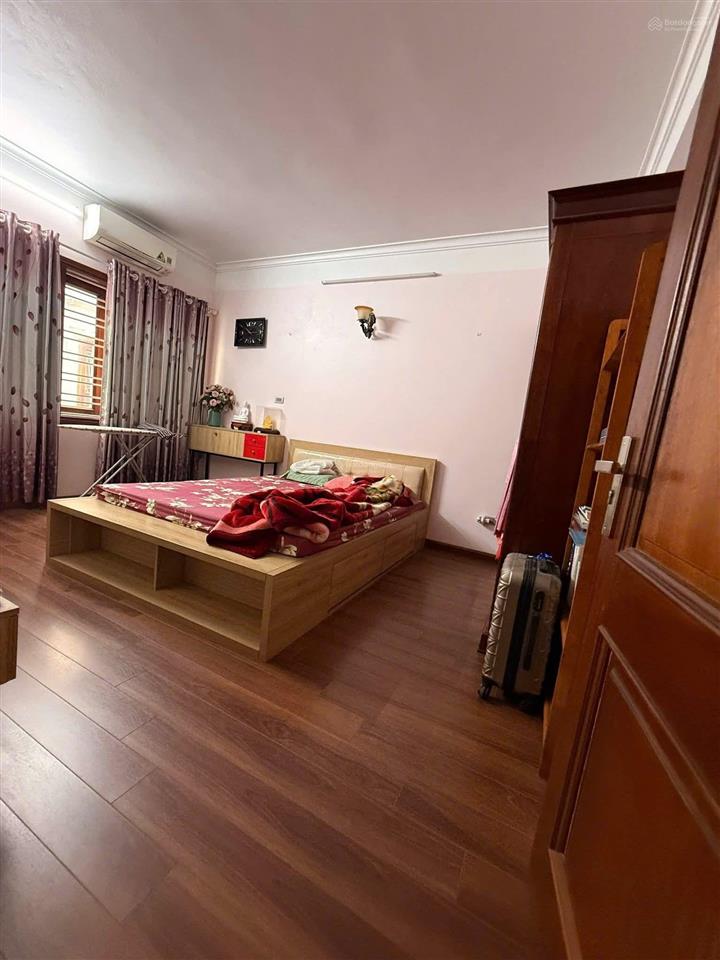 Chủ gửi bán gấp liền kề văn phú2 thoáng  đường 24mkinh doanh đỉnh,dt 95m5 tầng.