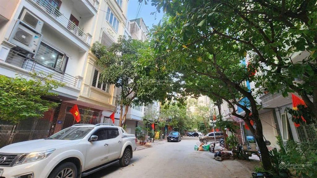 Bán đất tặng nhà 3t, phân lô ô tô tránh, 96m2  mt 8m, không lỗi, vị trí cực hiếm bán, giá đầu tư