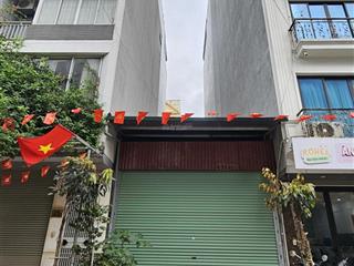 Giảm chào 700 triệu.
bán gấp mảnh đất tặng nhà cấp 4,phân lô vỉa hè ,ô tô tránh,vị trí trung tâm