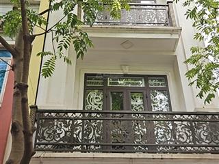 Chính chủ gửi bán nhà phân lô la khê, ngay cạnh bể bơi, dt 50m2  5 tầng, nhà đẹp, vị trí hiếm bán