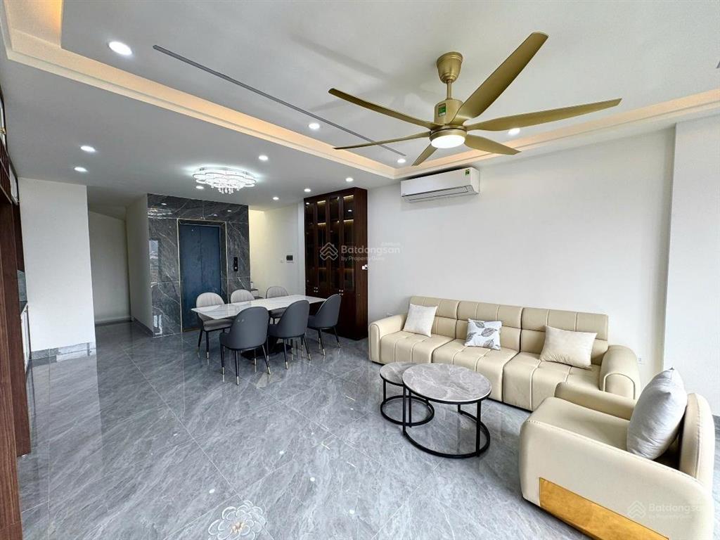 Chính chủ gửi bán liền kề giếng sen,dt 55m7 tầng,thông sàn,tặng full nội thất,ngay cạnh bể bơi.