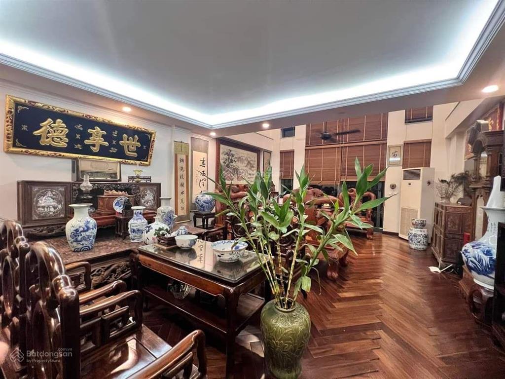 Bán biệt thự văn phú,dt 220m 4 tầng,thang máy,gần công viên,giá cực tốt.
